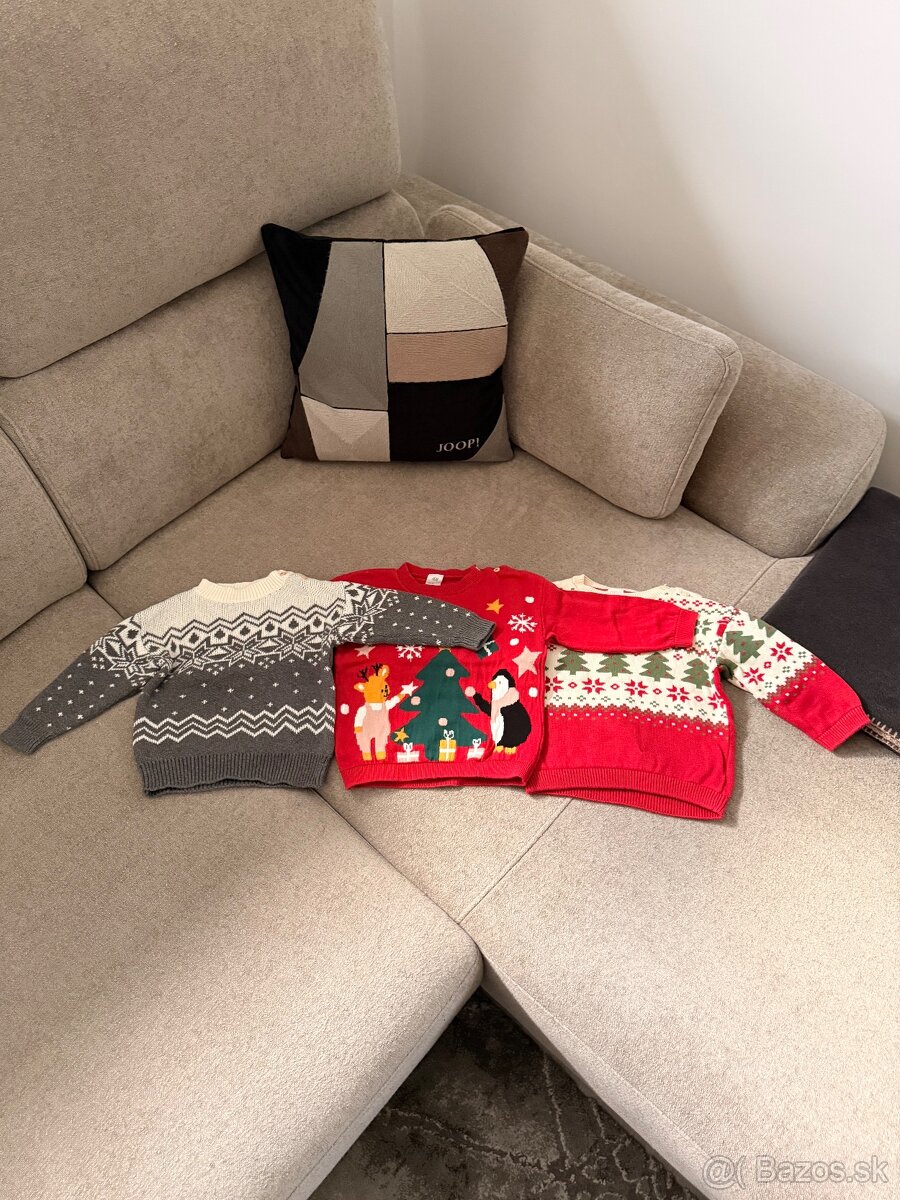 Vianočné svetríky a ponožky H&M
