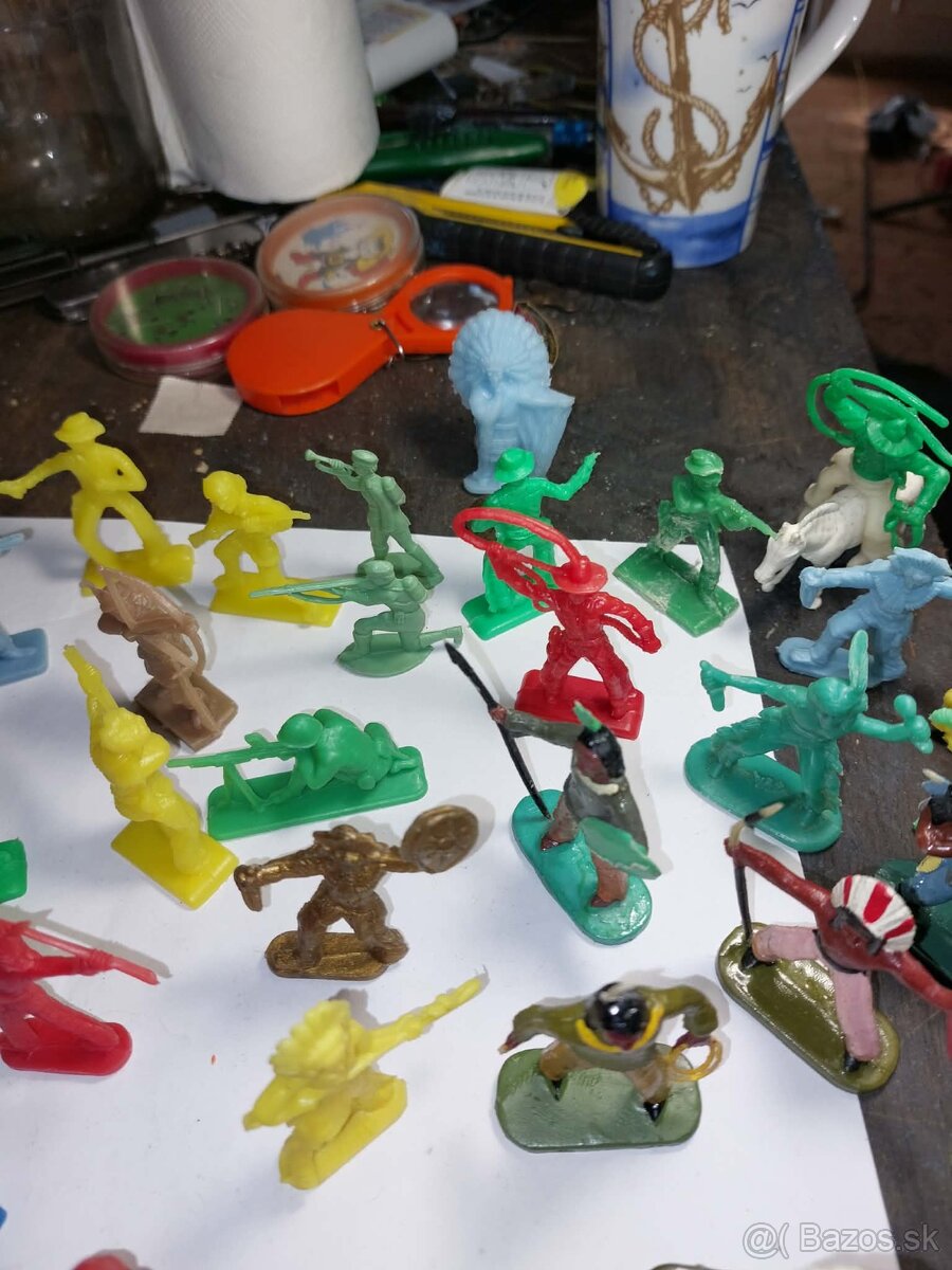 Staré retro figúrky,indiáni,vojaci