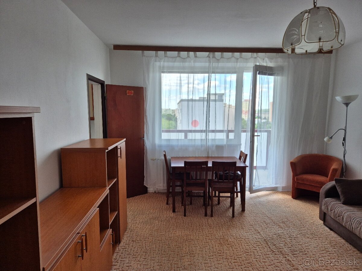 Pekný, zariadený 1.izb. byt s balkónom a pivničnou kobkou