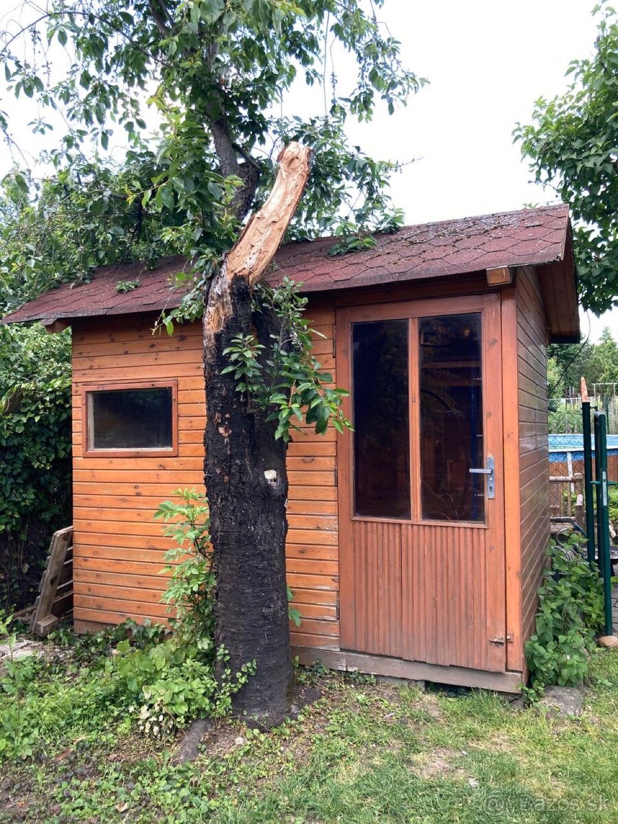 Drevený záhradný domček