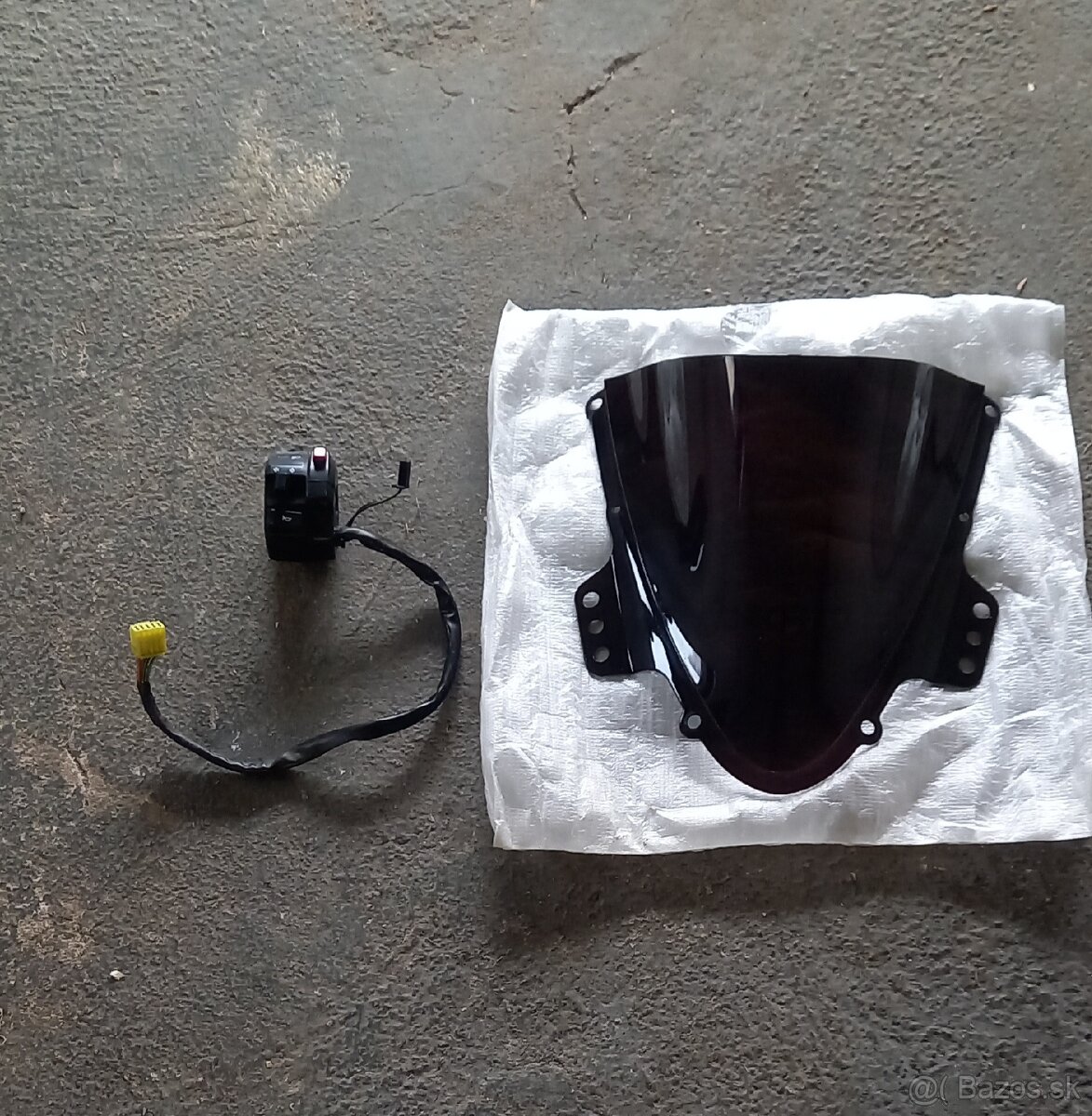 Čierne plexi vypínač,prepínač suzuki gsxr 1000 k5,k6,k7