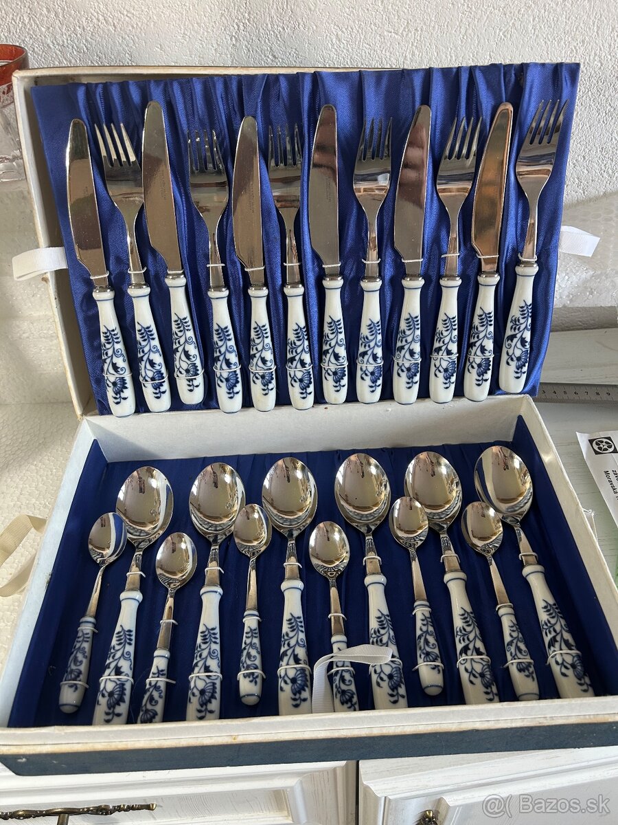 Porcelanovy pribor Dubi cibulak cibuliak rostex