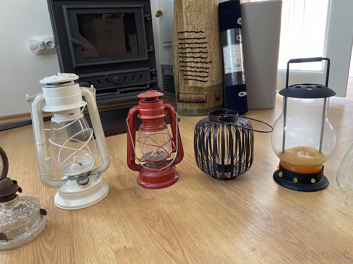 Sklenené fľaše, petrolejové lampy, lampášiky, keramika