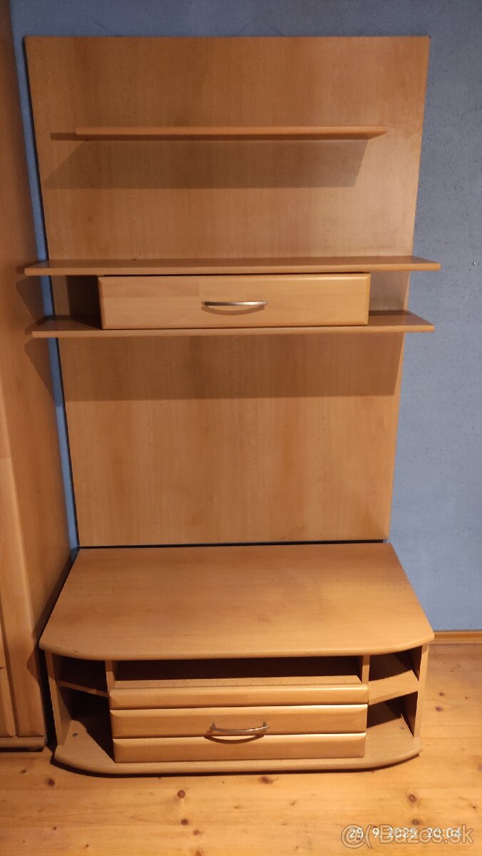 Predam stolík pod televízor