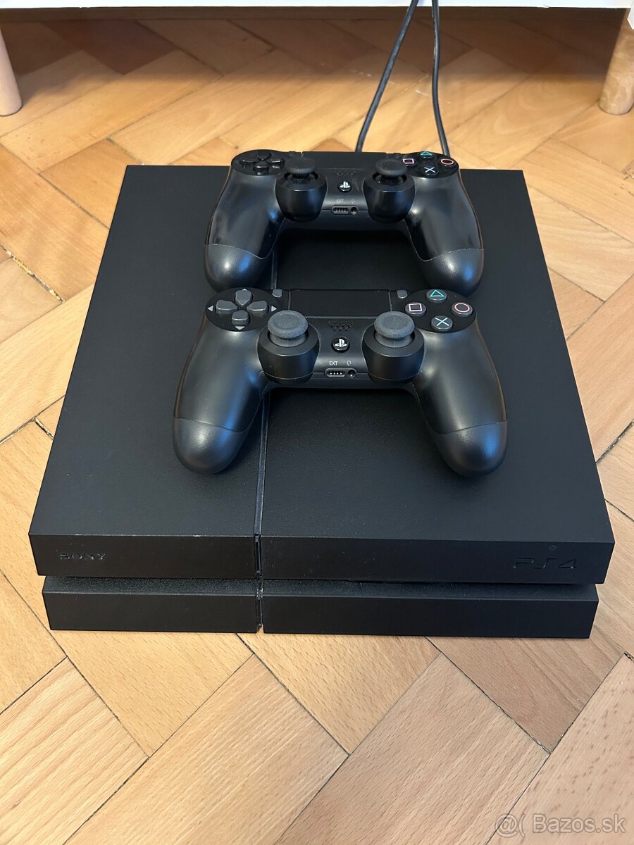 Playstation 4 500GB+2 ovládače+hry