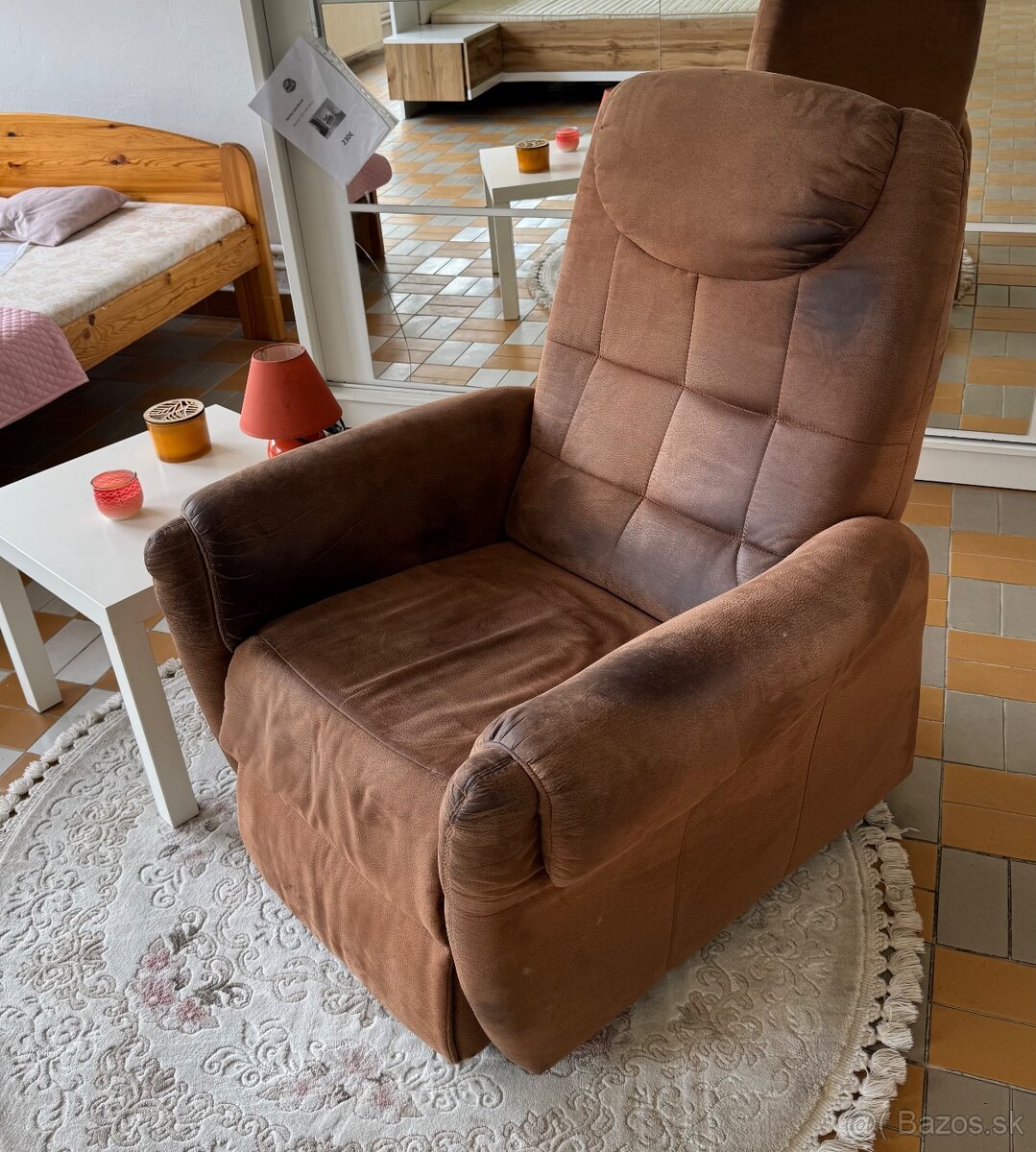 Elektricky polohovateľné kreslo