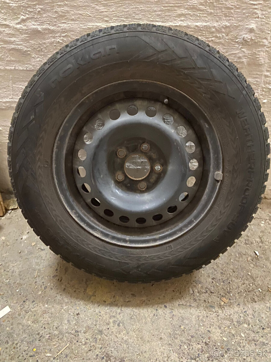 Predám zimnú sadu pneumatík 215/70 R16 Nokian Weatherproof
