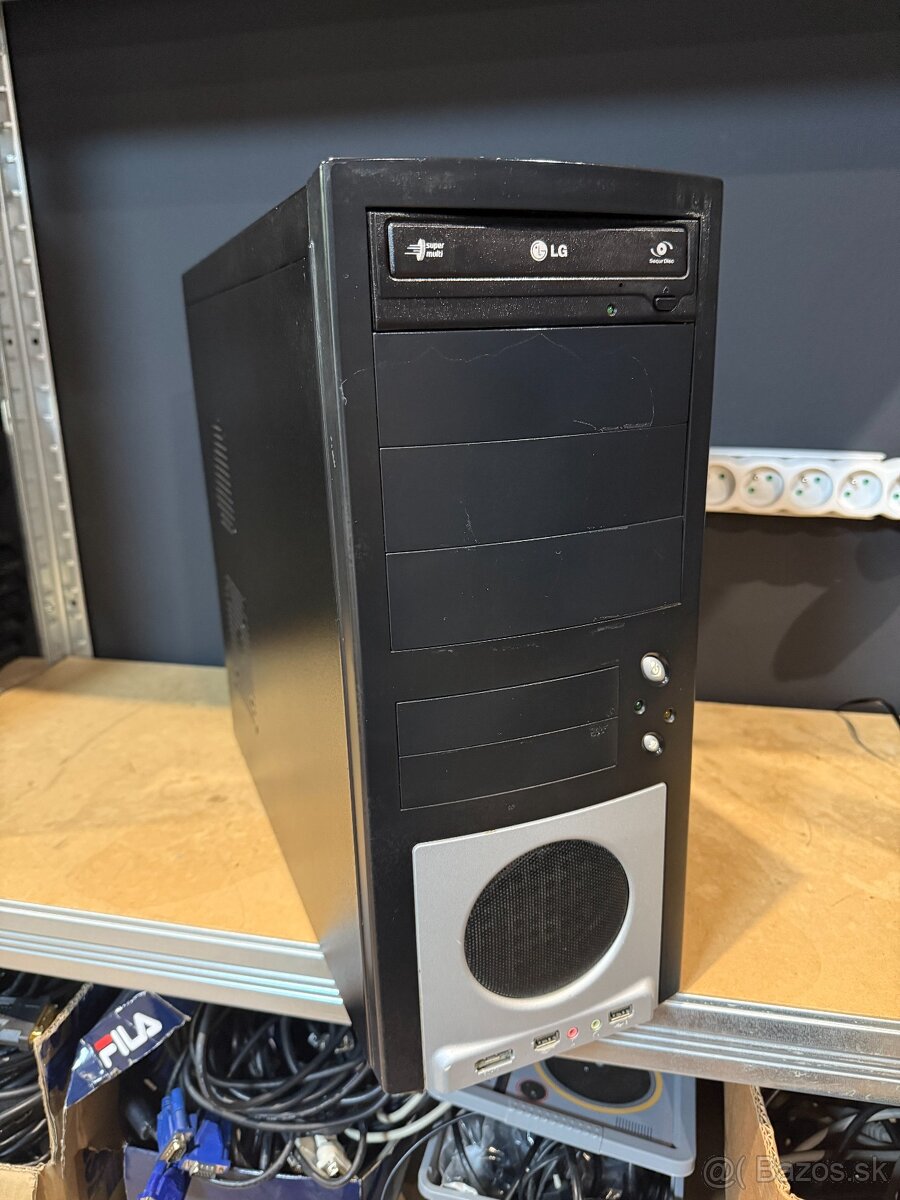 Starší herný PC AMD Phenom X4 965 , 8GB RAM , Radeon HD 7950