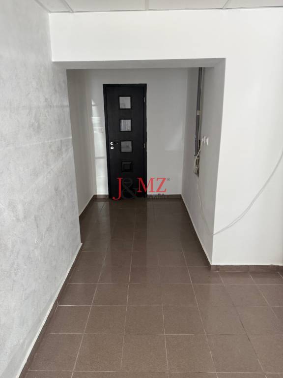 Obchodný priestor, kancelária Sarartovská ul.