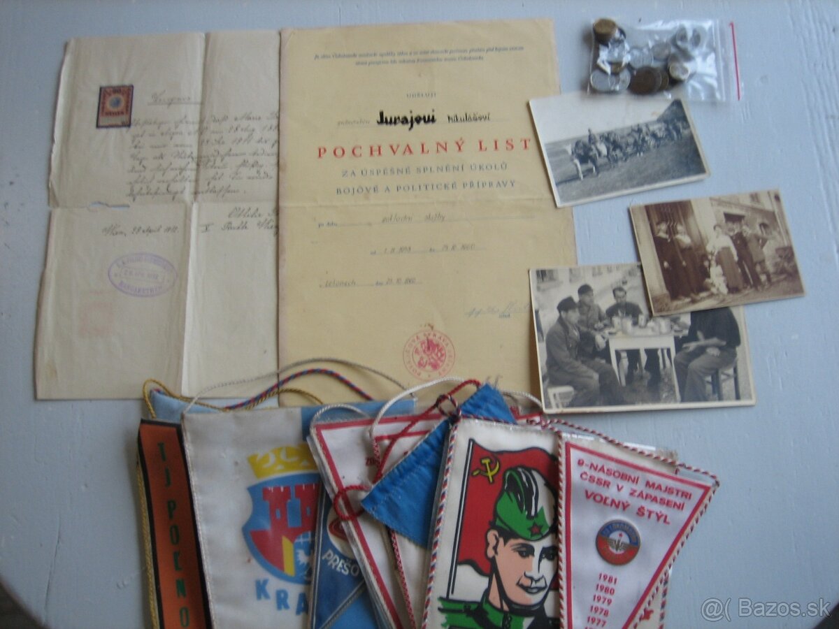 konvolut vecí mince vojnové fotky vlajočky dokumenty