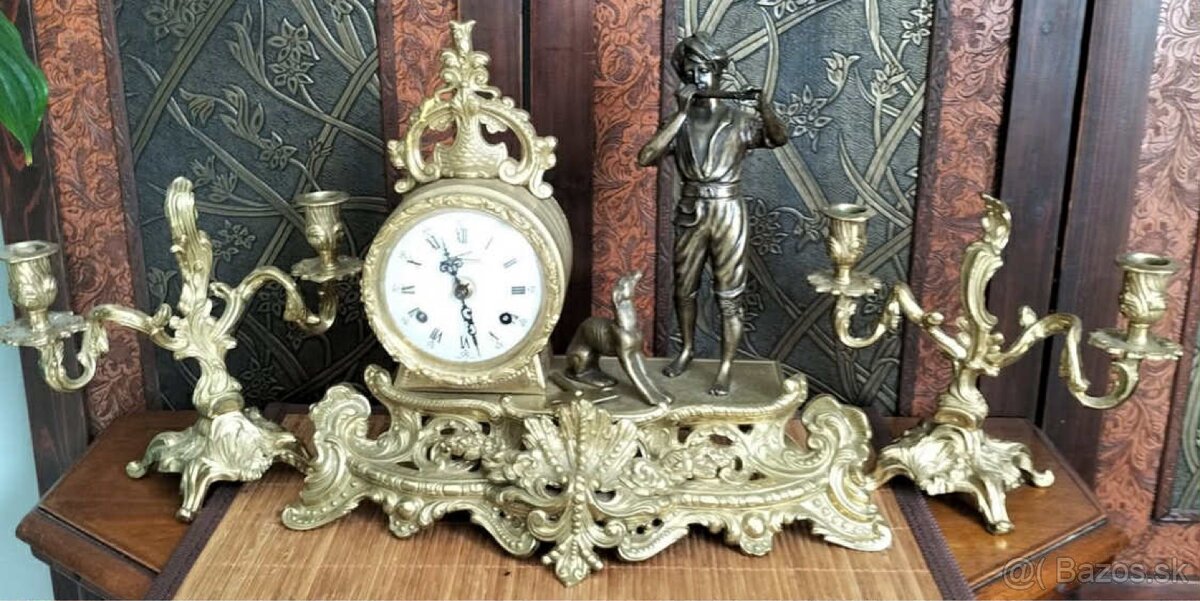 Starožitné krbové hodiny so svietnikmi