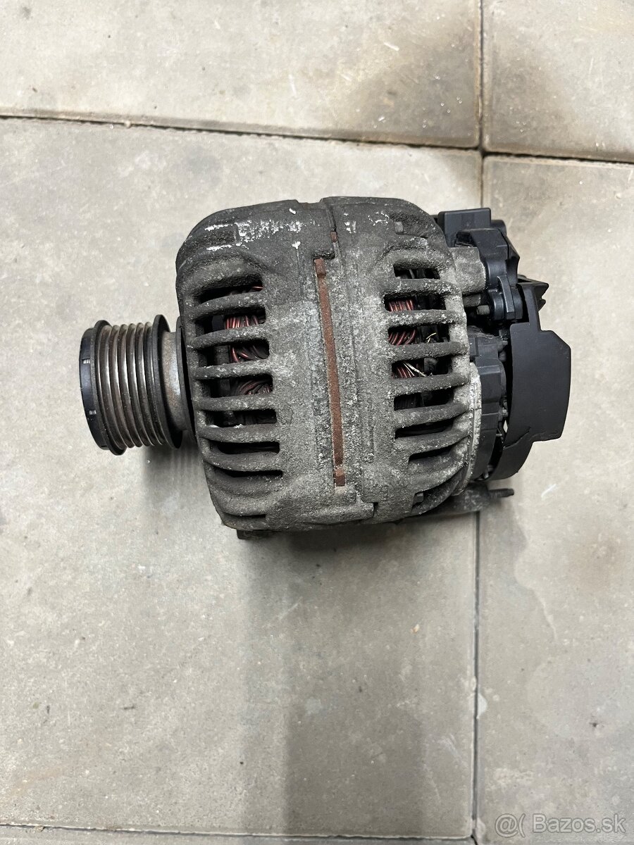 Alternátor