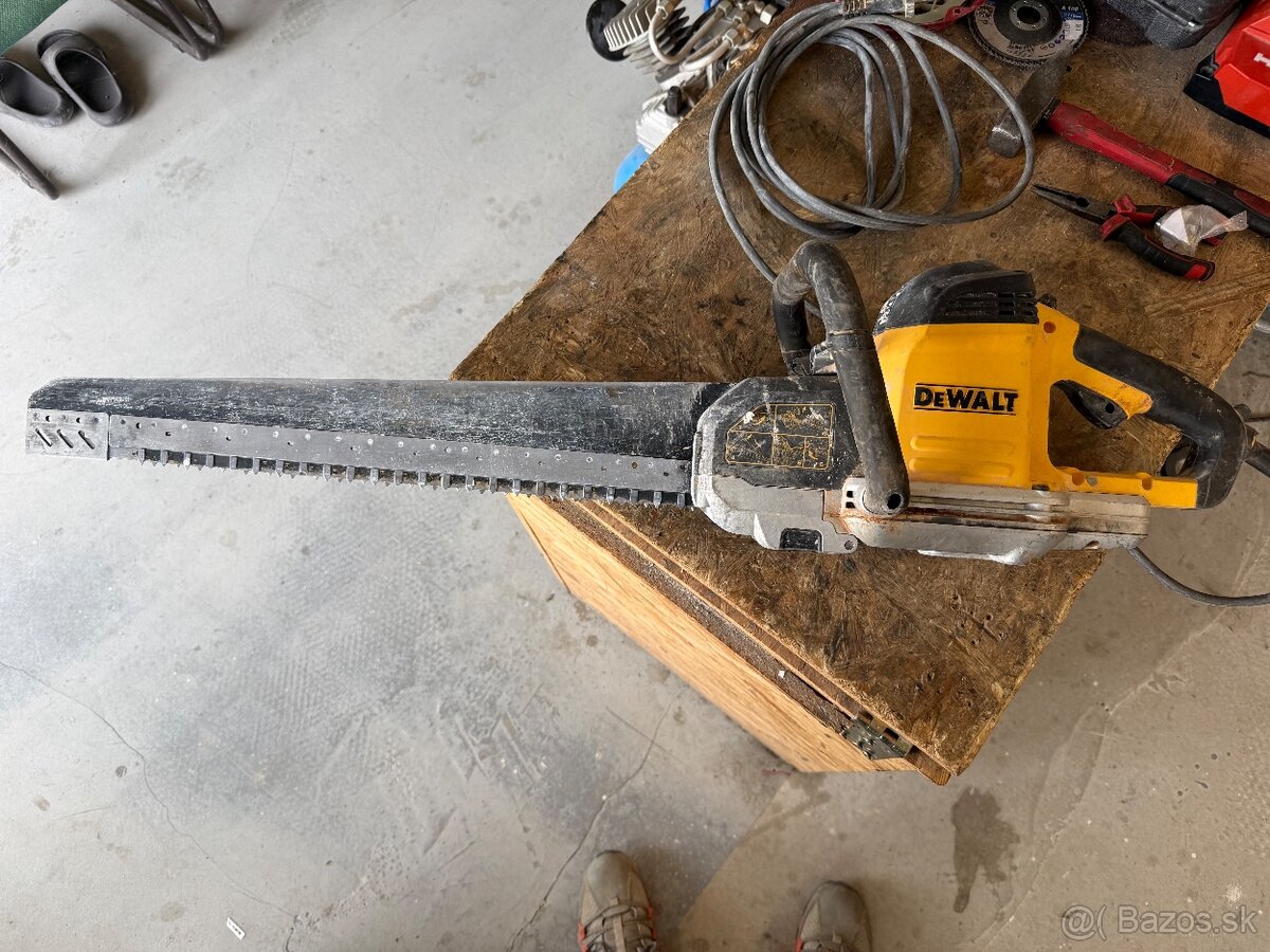 Dewalt aligátor