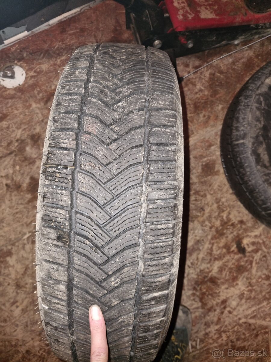 Pneumatiky na dodavku 195/70 R15C 2ks