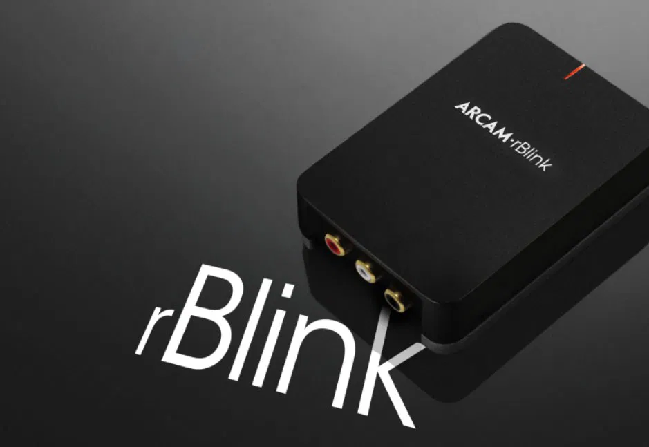 Arcam rBlink – Bluetooth audio receiver v top stave