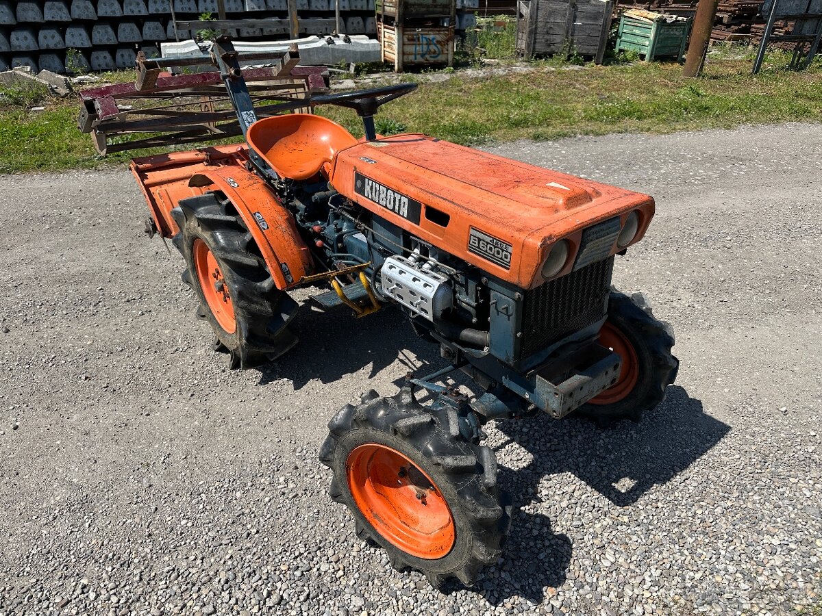 Kubota B6000 s rotavátorom