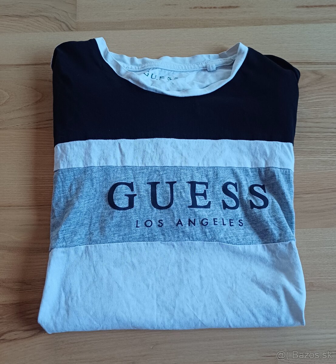 Guess bielešedéčierne