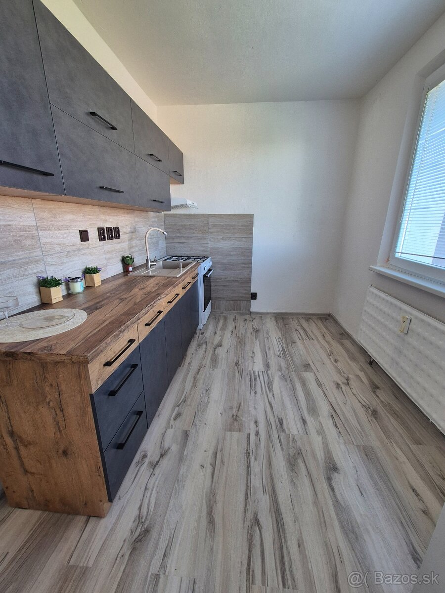 Na prenájom 4-izbový byt v centre Lučenca – kompletne zrekon