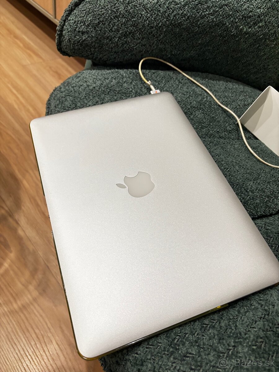 MacBook Air 13– top stav, originál krabica + nabíjačka