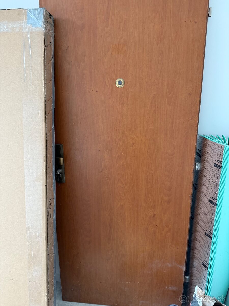 Predám vchodové dvere do bytu 82 cm