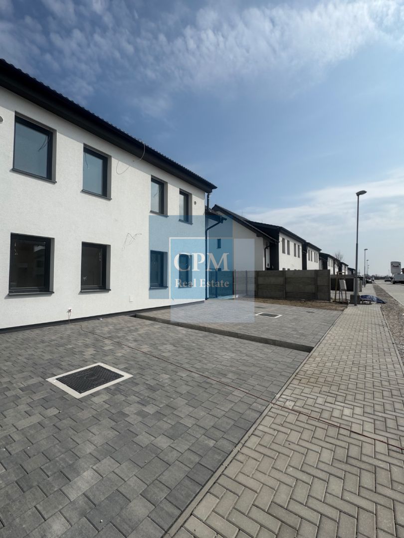 Ponúkame na predaj 4-izbové dvojdomy s pozemkom a parkovaním