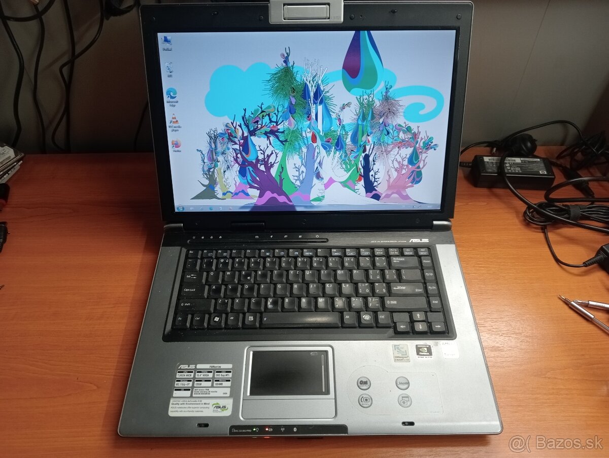 predám notebook ASUS F5M , WINDOWS 7