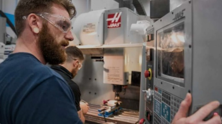 Obrábač kovov - CNC frézár, sústružník