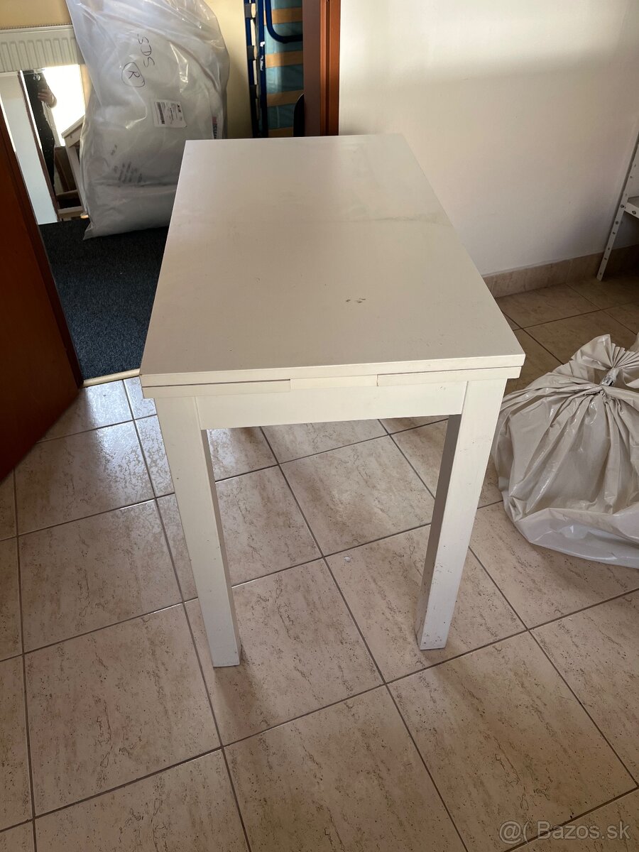 Predám zachovalý biely stôl
