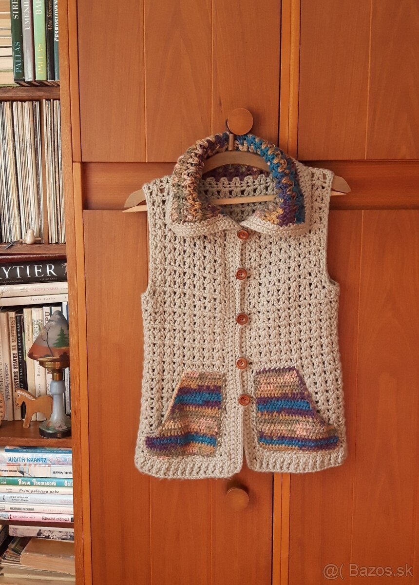 Krásna nová pletená handmade vesta