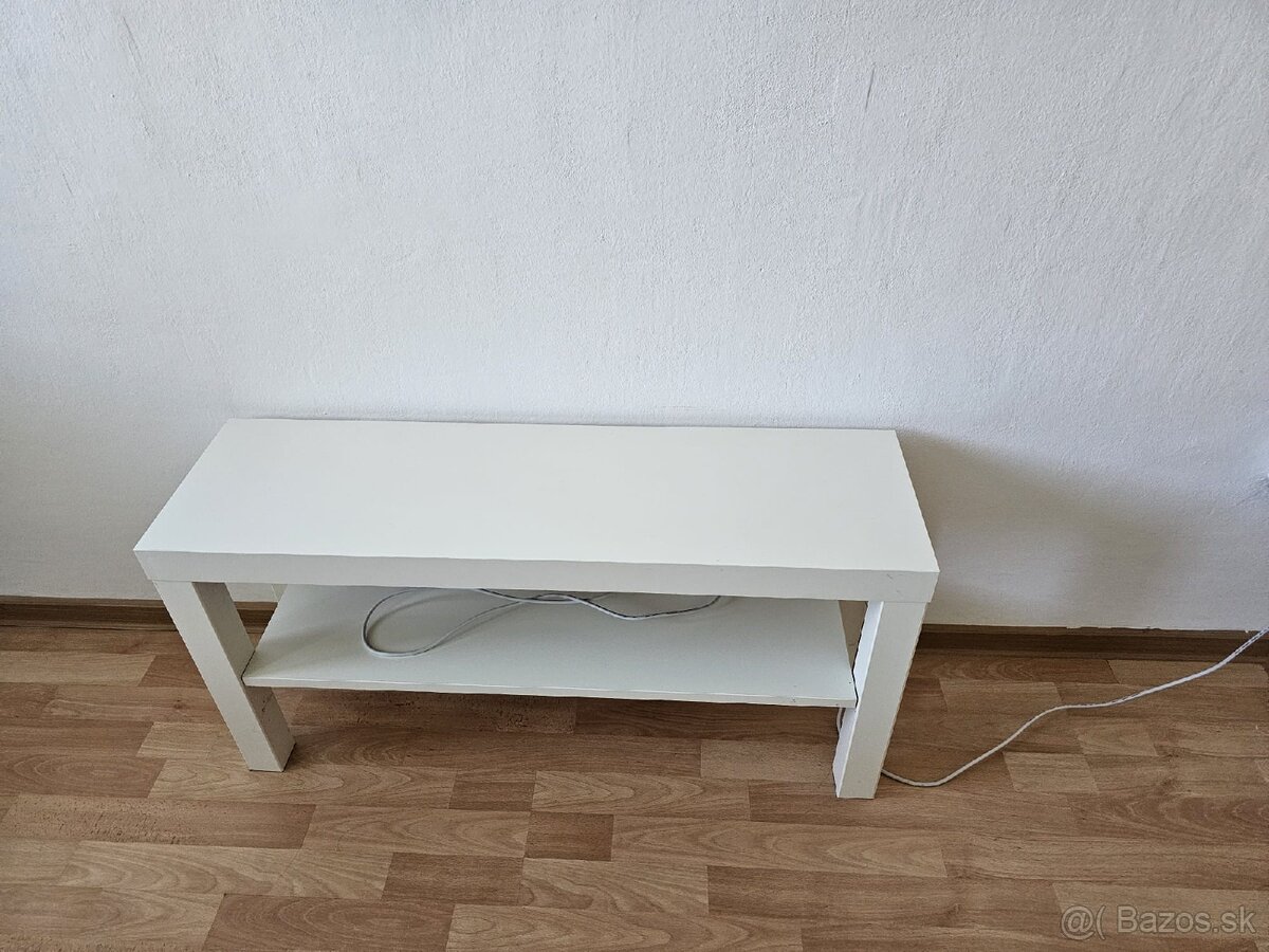 Stolík pod TV