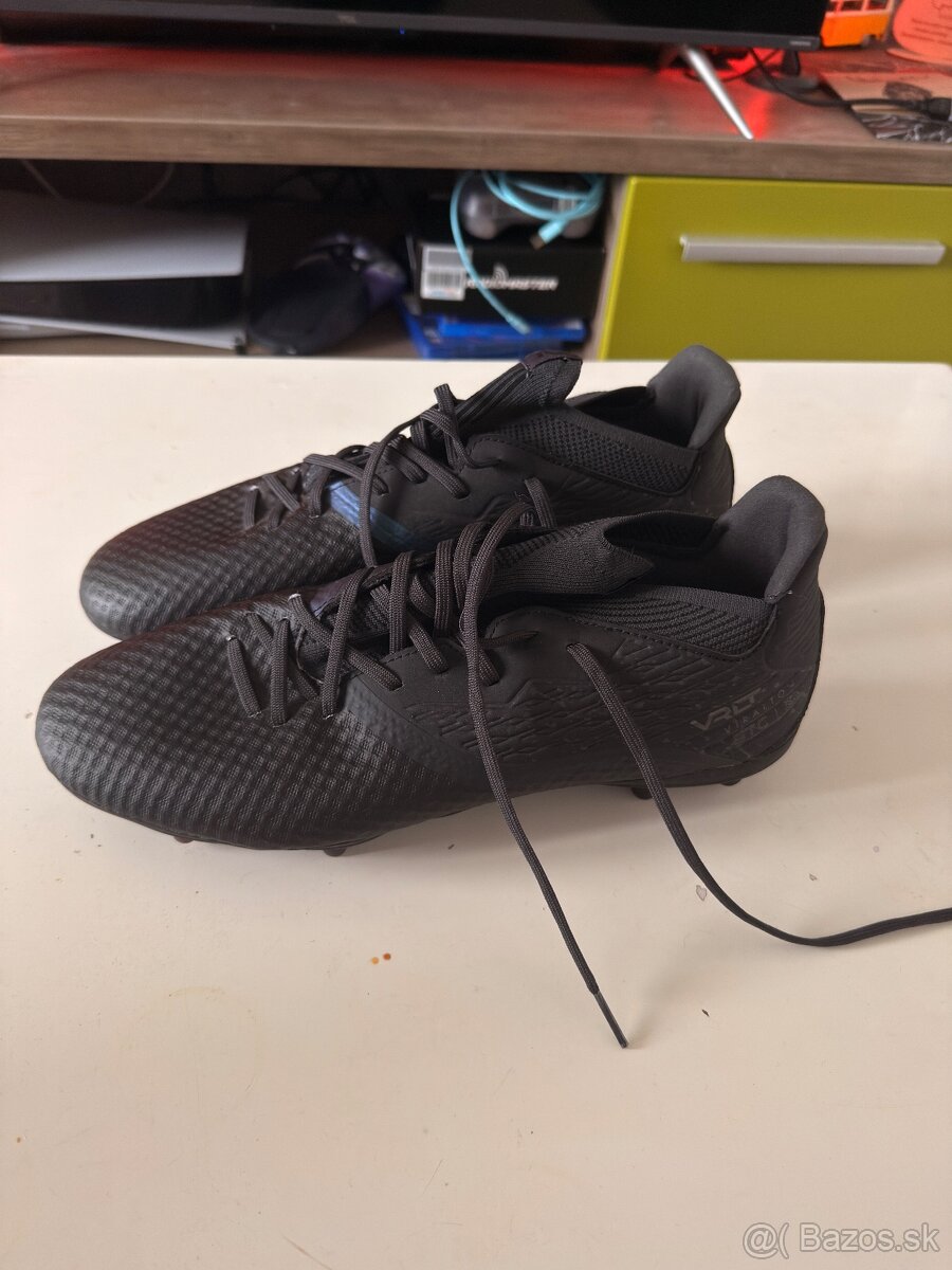 kipsta viralto III fg ss21 black grey , velkost 47
