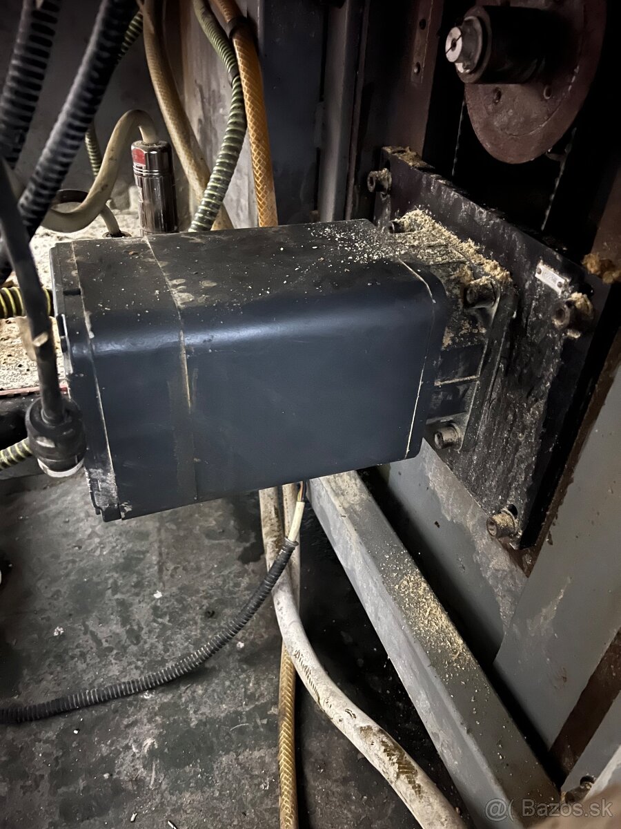 Krokovy motor z CNC frézy