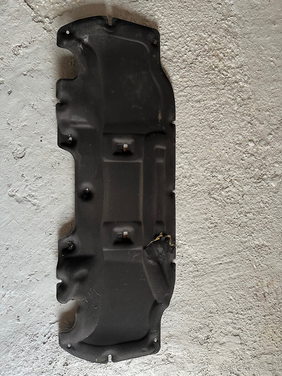 ODHLUČNENIE KAPOTY/ROHOŽ MOTORA RENAULT MEGANE IV 16-24R