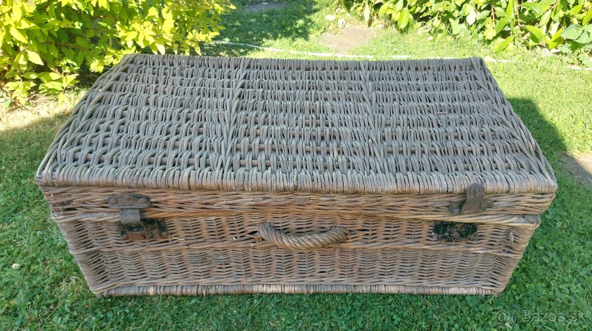 Prutený kufor