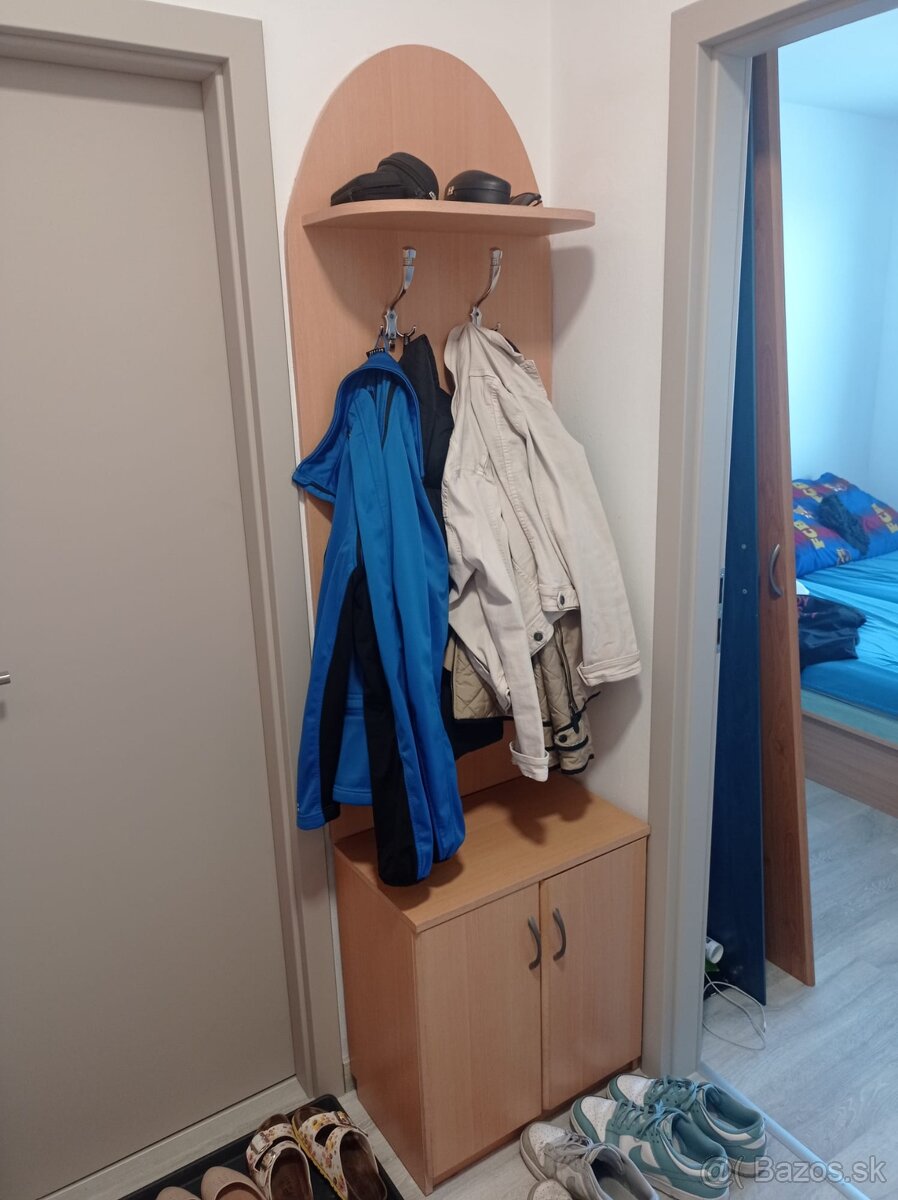 Vešiaková stena + botník