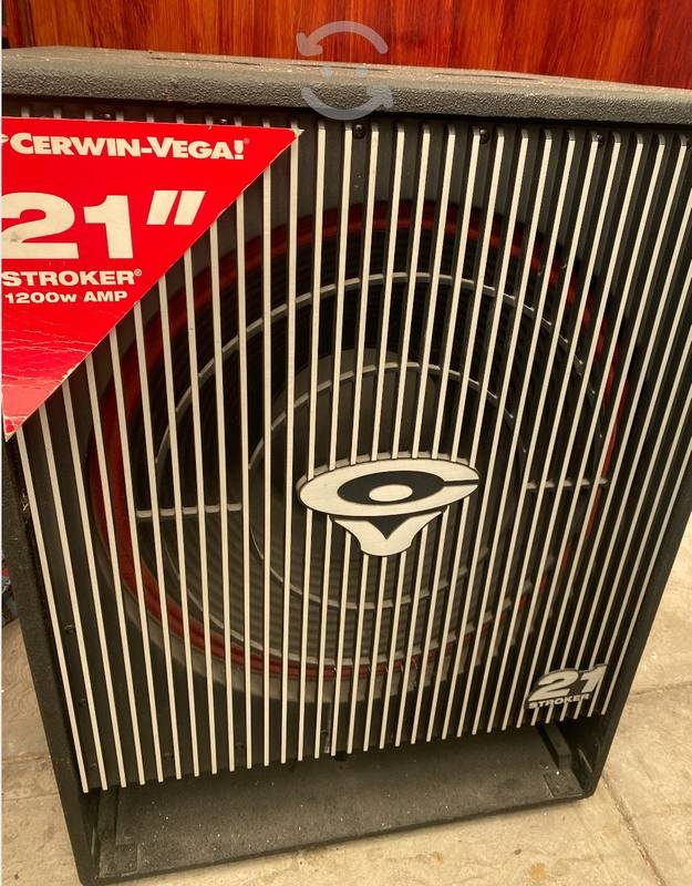 Aktivny subwoofer CERWIN-VEGA CVA-121 na opravu