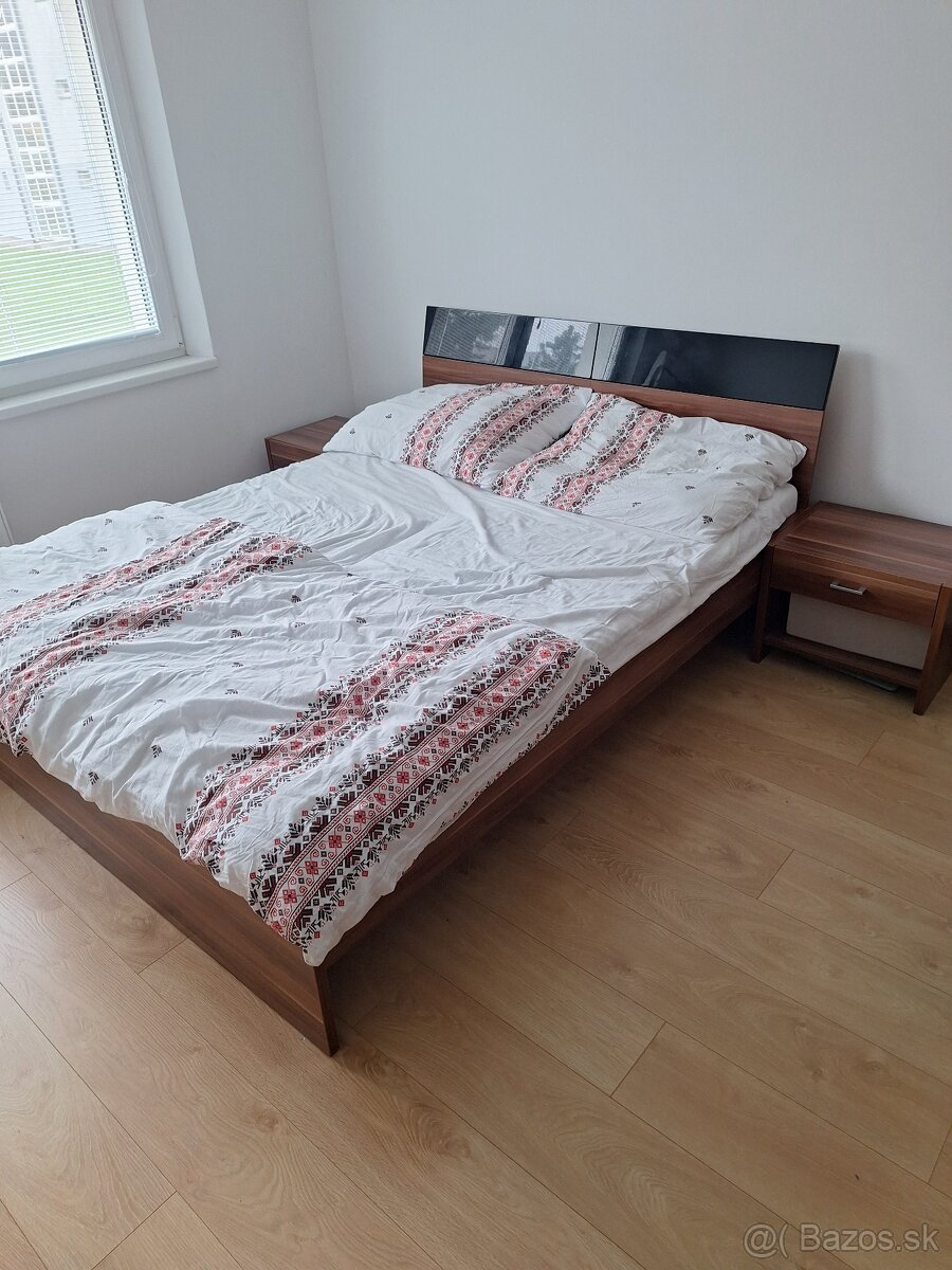 REZERVOVANE Manzelska postel zachovala