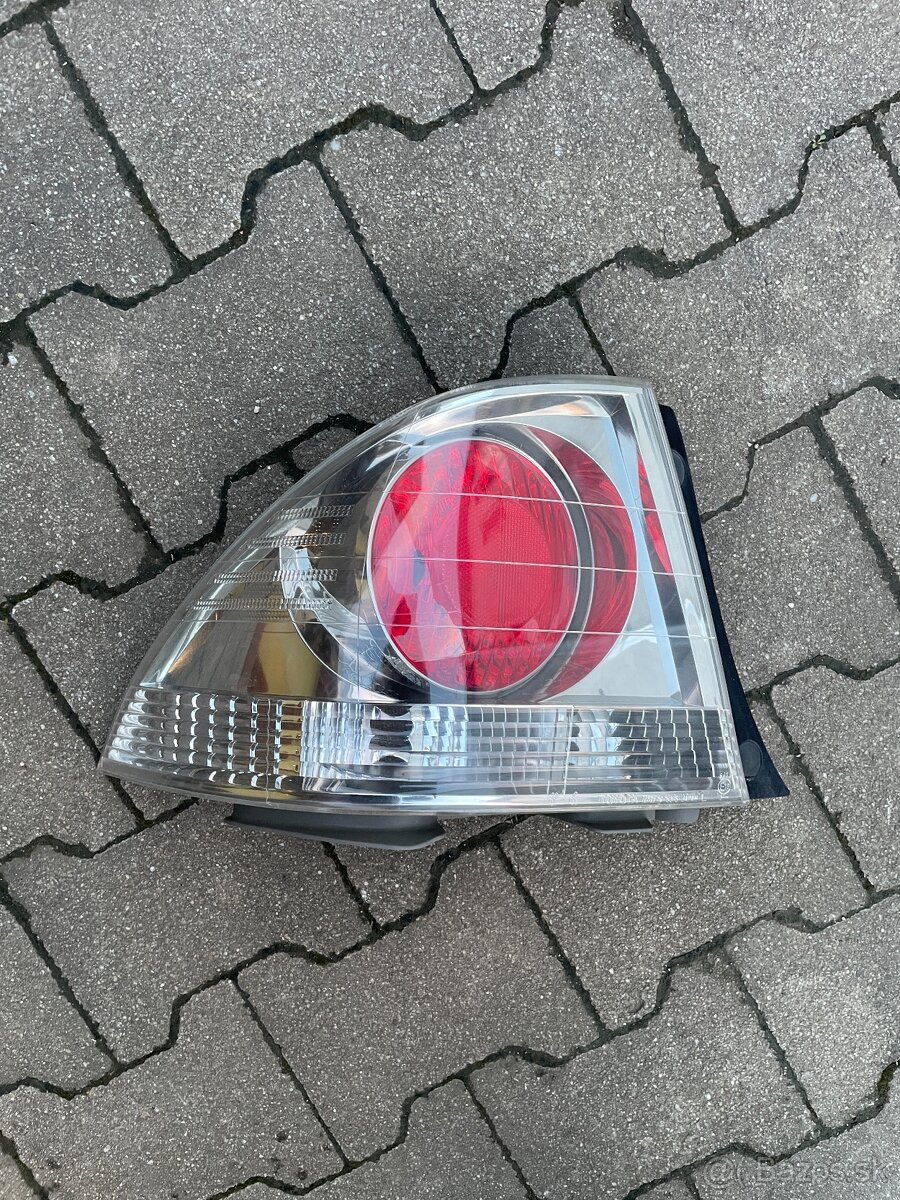 Lexus IS 200 300 svetlá zadné