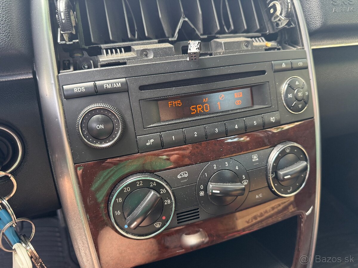 Mercedes w245 2005/2008 rádio originál + panel drevodekor