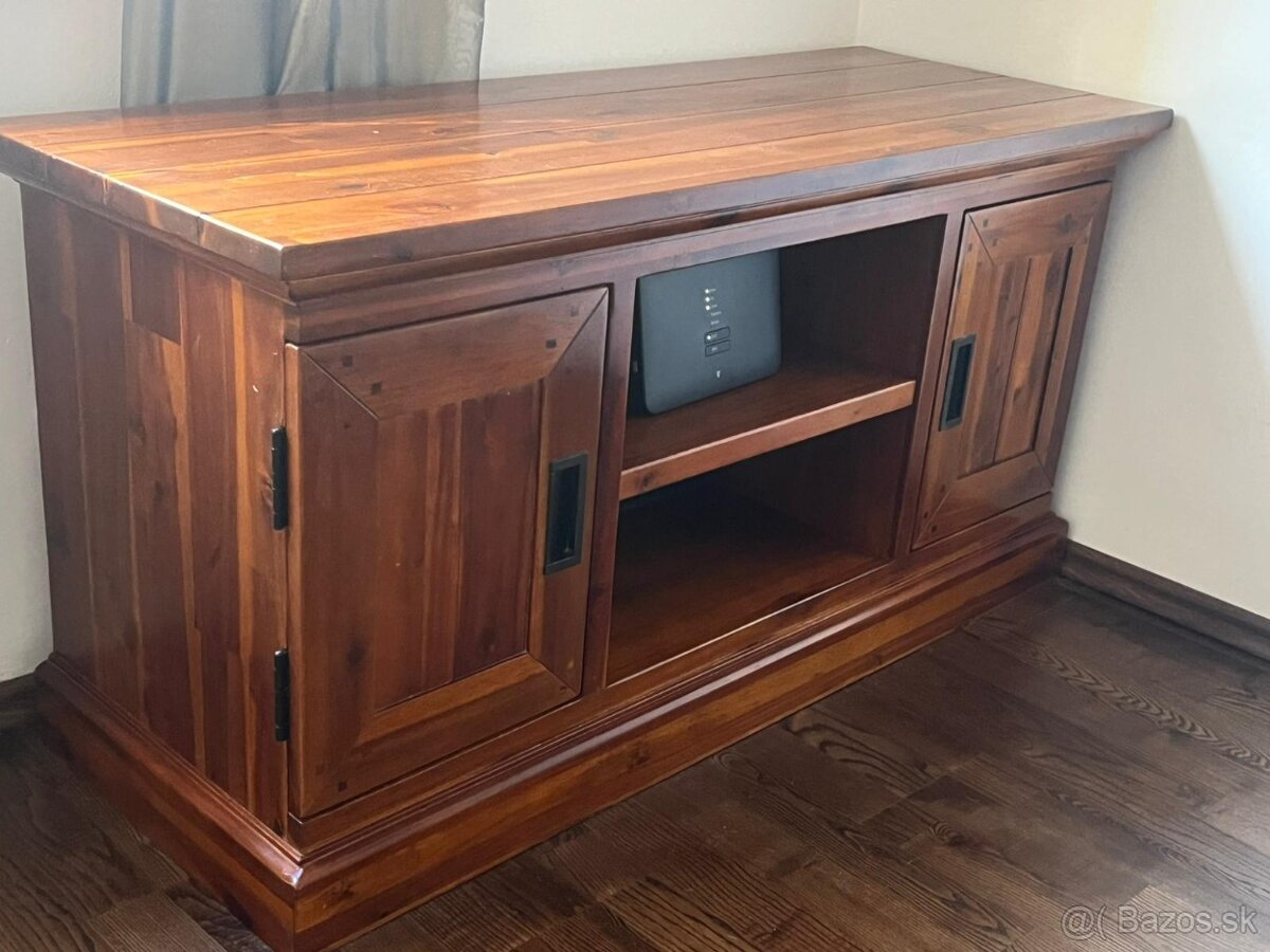 Stolik pod TV z masivu