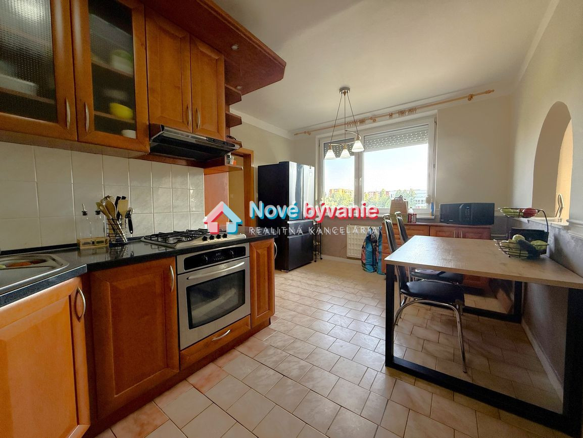 Predaj, 3izbový byt s balkónom - Nové Zámky(N186-113-FRAD3)