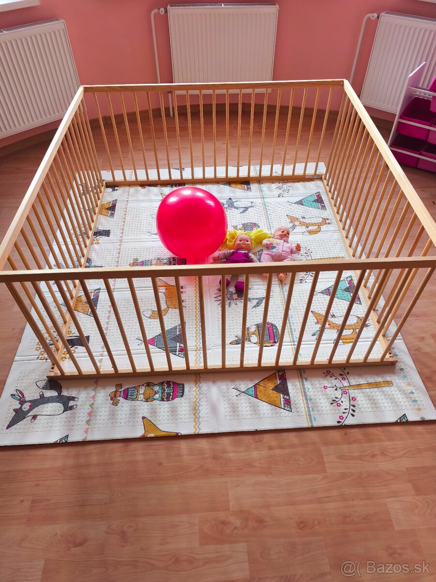 Detská drevená ohrádka