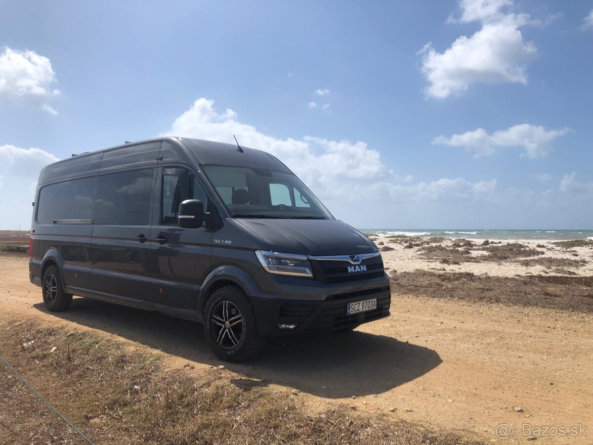 Kamper Volkswagen / Man Tge 3.180 z roku 2019 - grafit