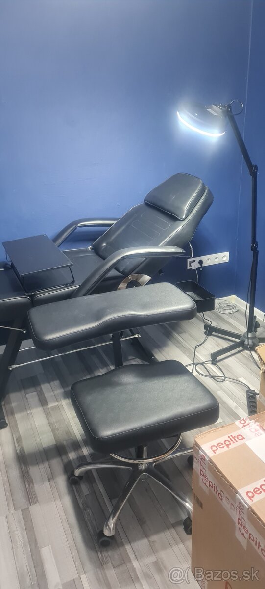 Tetovacie a masazne lehatko plus stolička