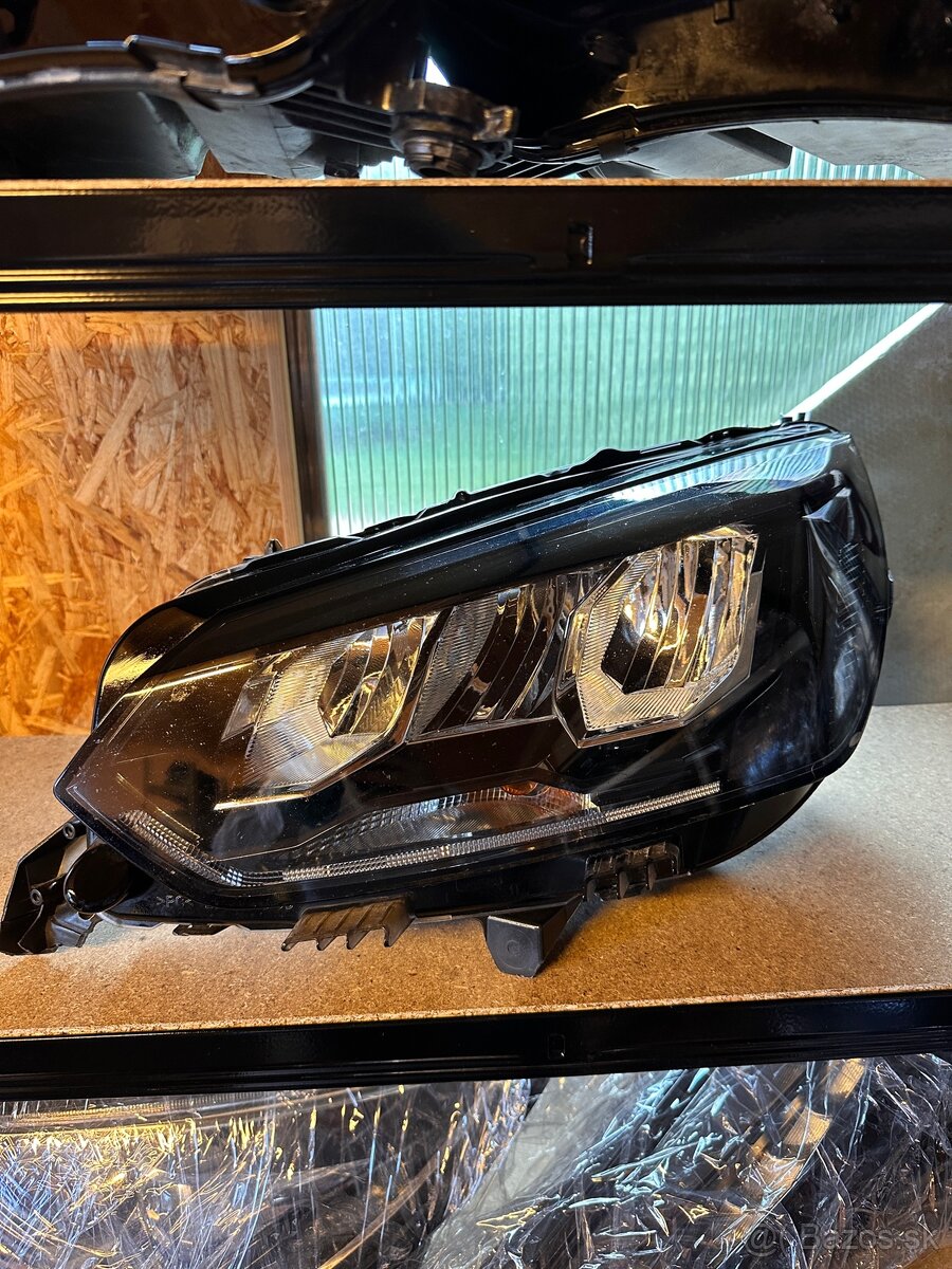 Svetlo Peugeot 208, 2008