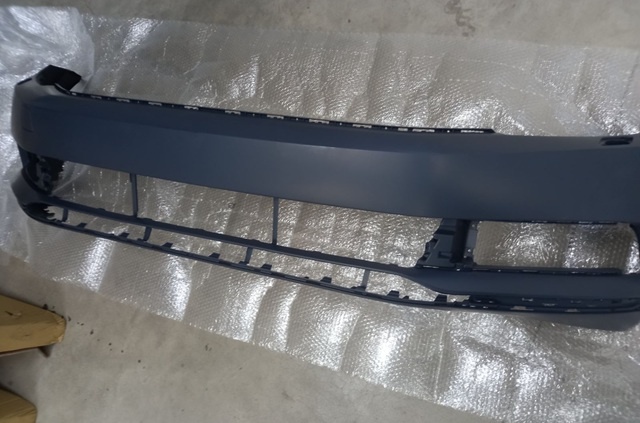 VW PASSAT B8 2014-2019 predný nárazník / HIGHLINE