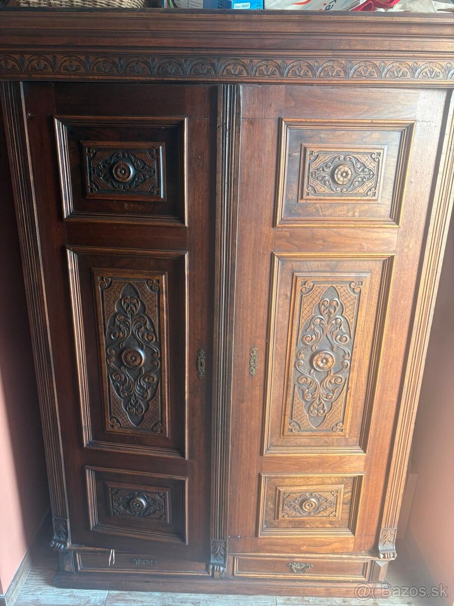 predam starozitne skrine