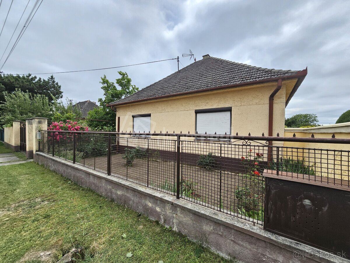 Rodinný dom s garážou, pozemok 1709 m2, kúpou voľný…