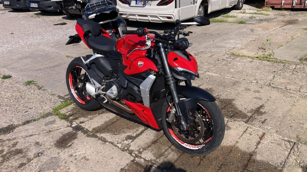 Ducati Streetfighter V2