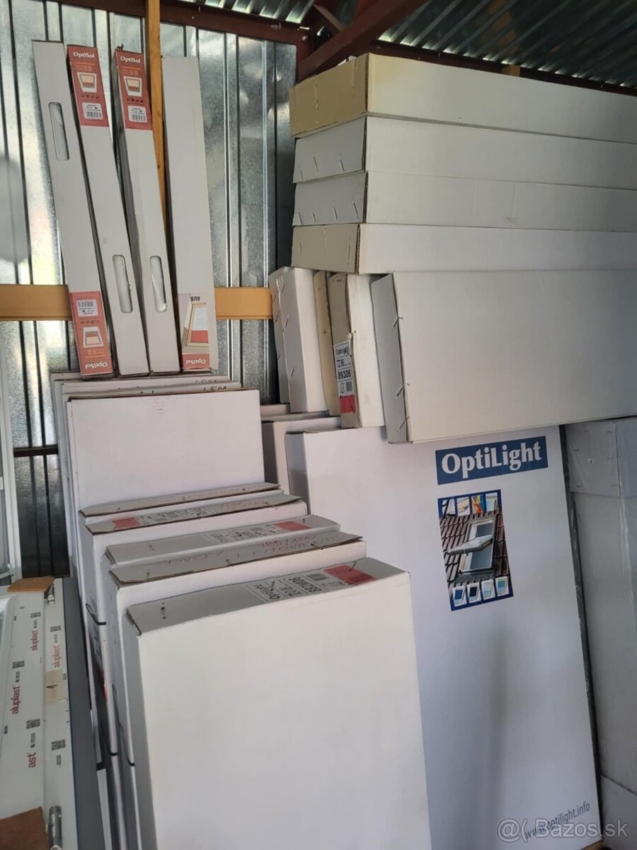 Plastové okná strešné FAKRO OPTILIGHT s lemovaním
